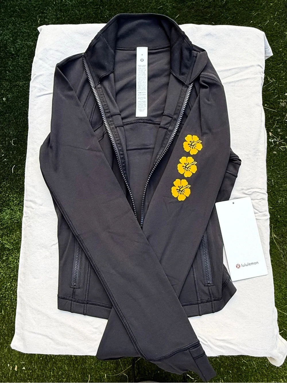 Lululemon Women's Black Define Jacket  hibiscus Hawai’i Exclusive NWT size 4